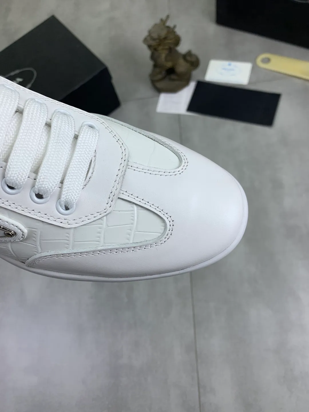 Men's Men's Shoes P400💰[New Style] The latest classic model of high-quality PRADA breathable and comfortable men's shoes has been launched on the official website, 1:1 replica, synchronized in Hong Kong, and on the same catwalk; all made of calfskin with breathable mesh fabric ➕Imported softness Comfortable sheepskin lining, 🍡🍡original rubber outsole, non-slip and wear-resistant; comfortable to wear, attractive style, fine workmanship, and simple and neat shoe last, showing a man's courage and toughness, 👍size 38 to 44; black White 🉑️Choose